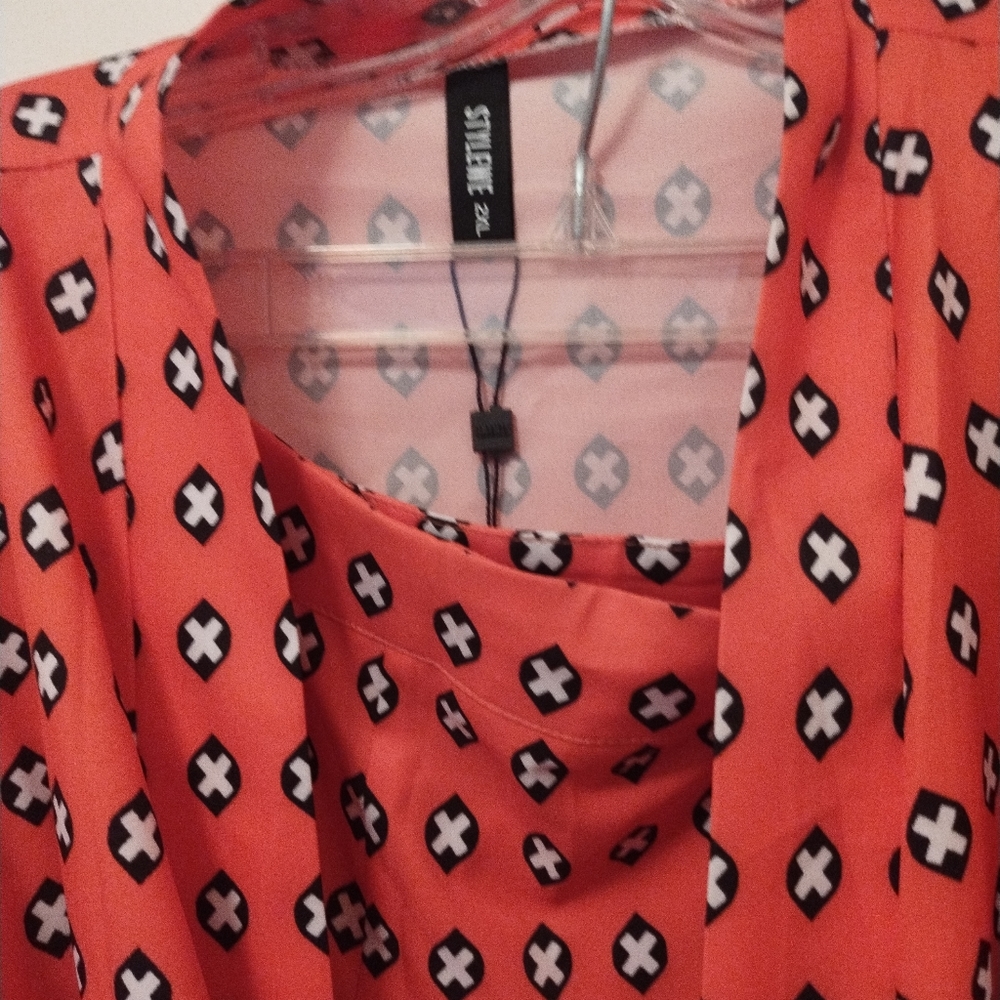 Pant suit - Picture 10 of 15